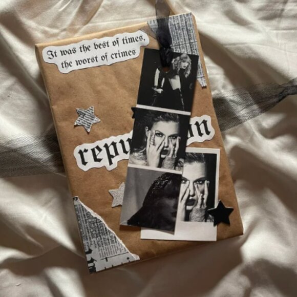 Taylor Swift Blind Date Book: Reputation Era - Picture 1 of 6